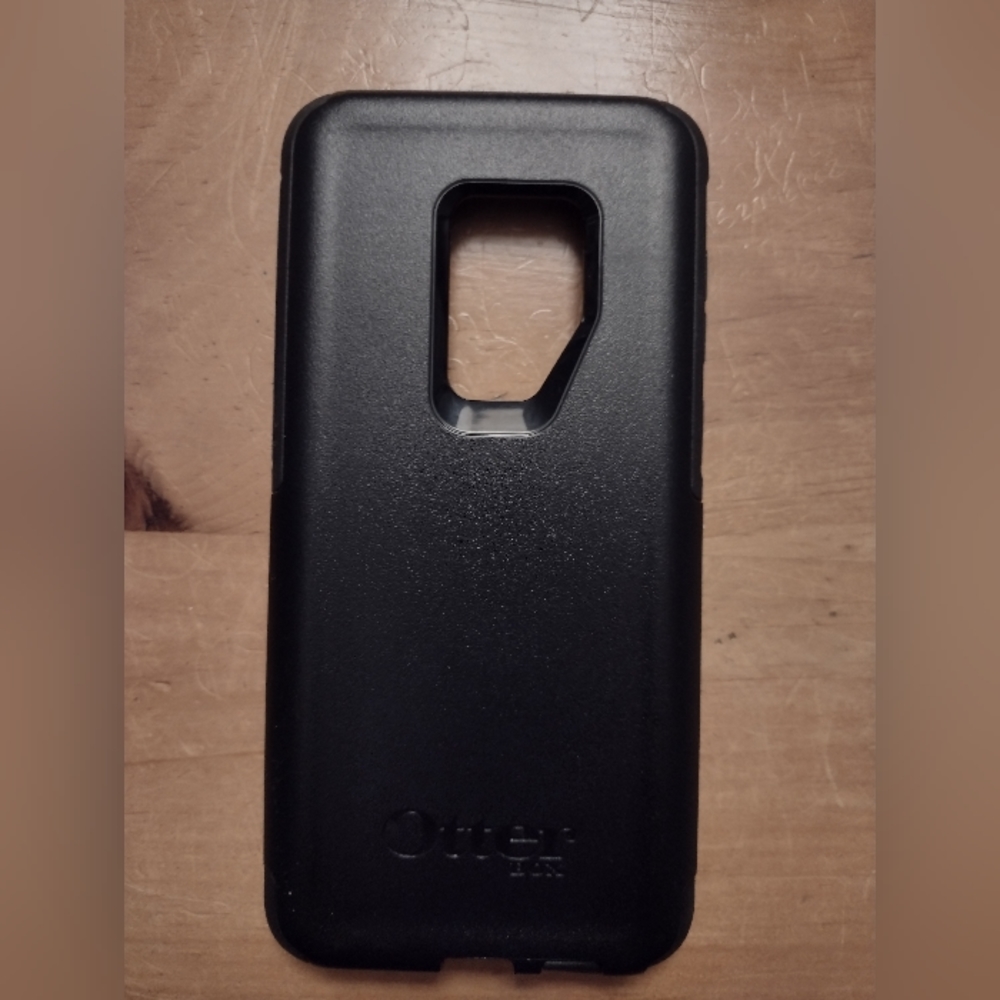 Samsung Galaxy S9 plus otter box case.